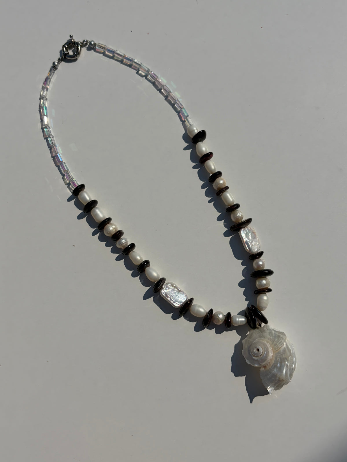 Lal Taşı ve İnci Kolye